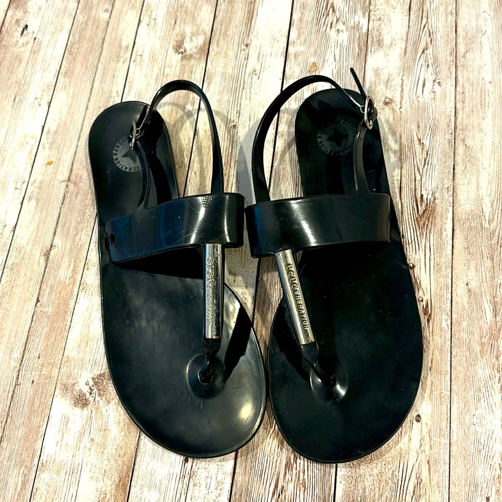 BCBG Black thong sandals